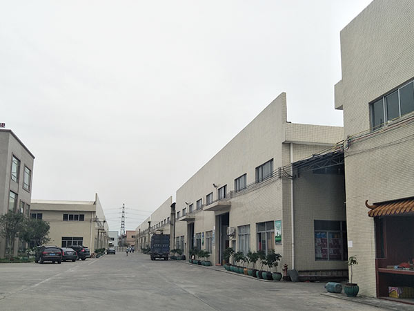 立镁家涂料厂家生产车间